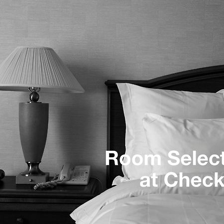 Grey Eagle Resort YYC Eksteriør bilde