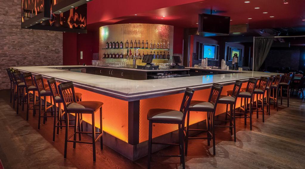 Grey Eagle Resort YYC Eksteriør bilde