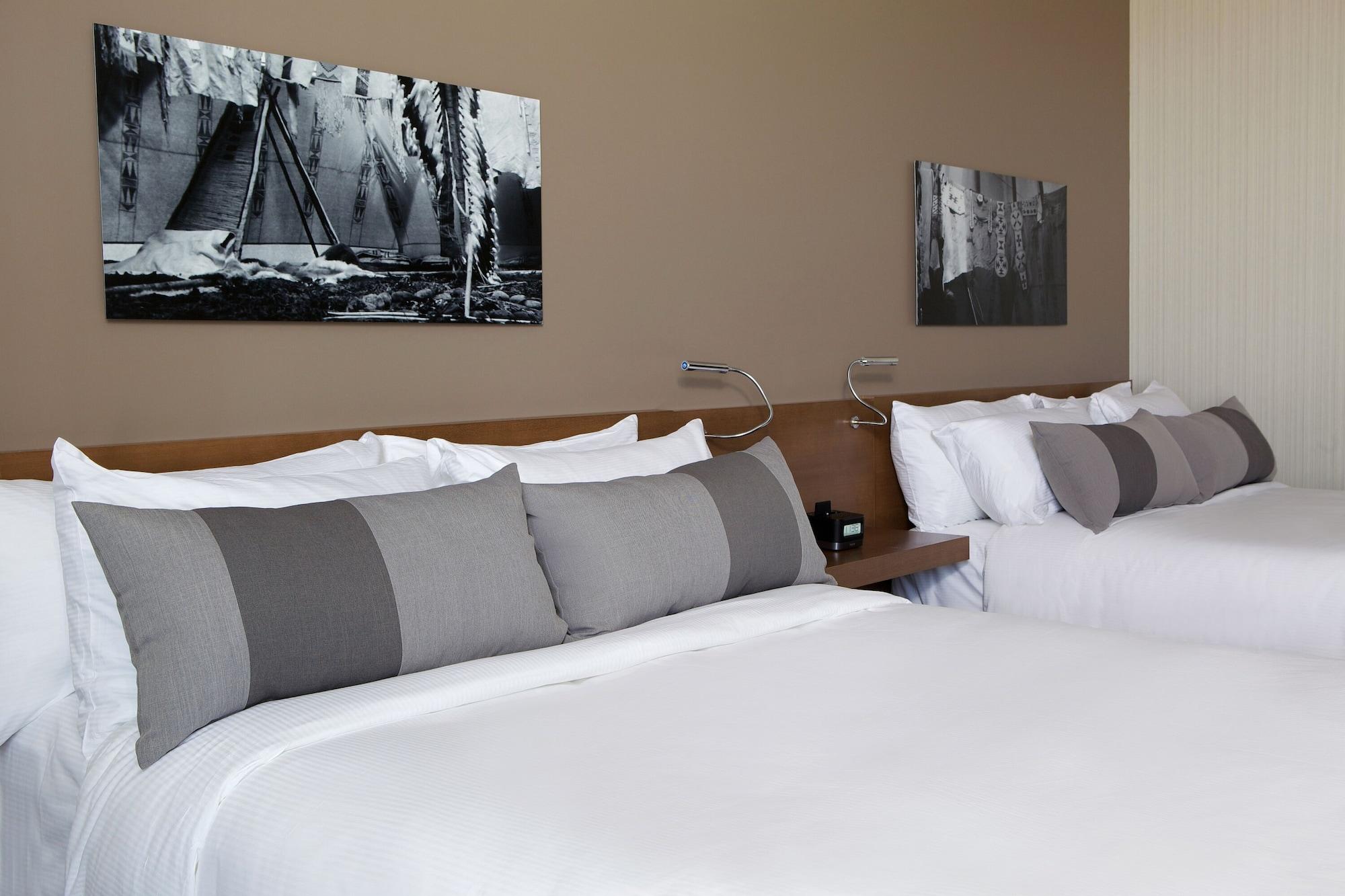 Grey Eagle Resort YYC Eksteriør bilde