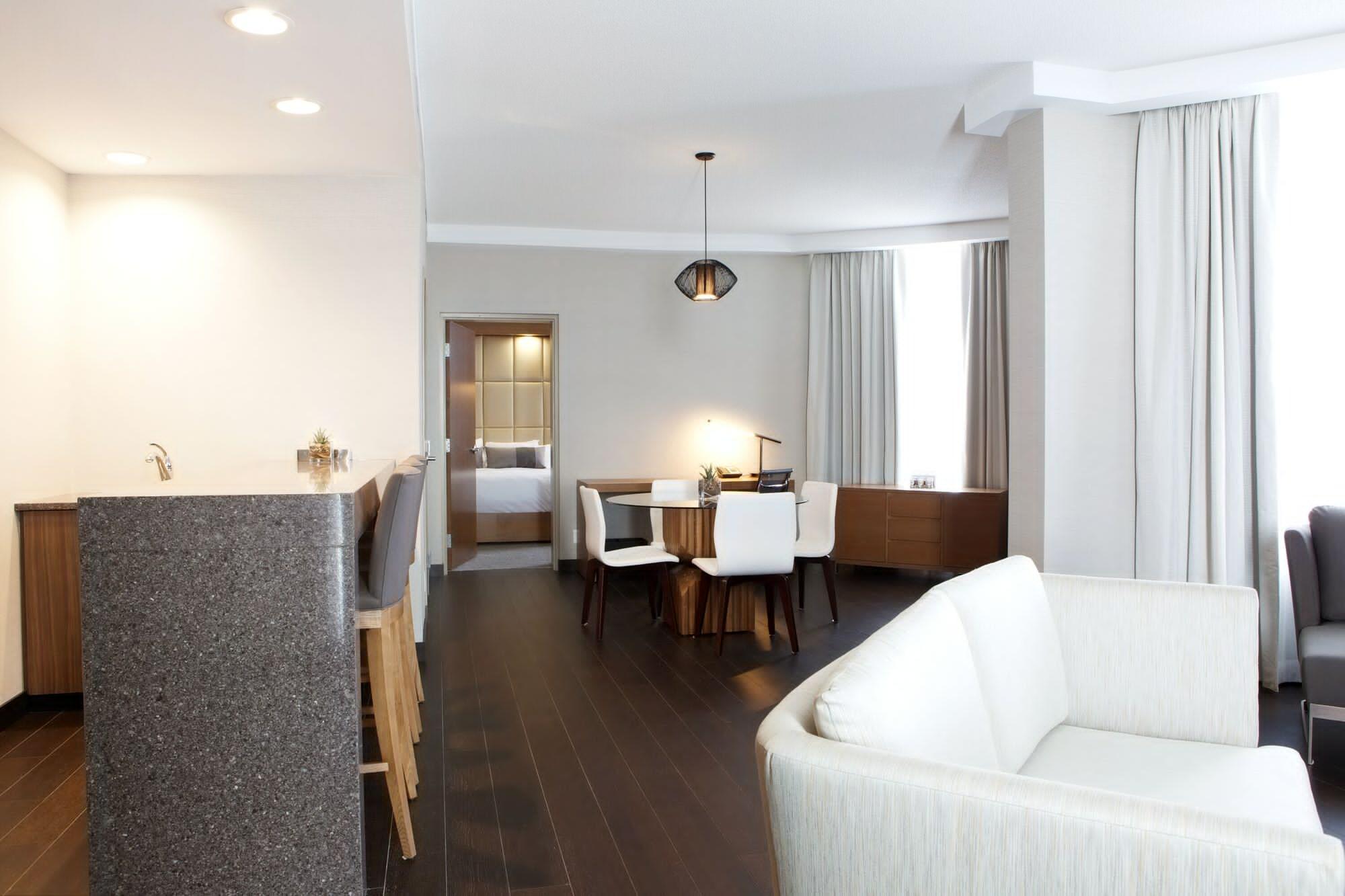 Grey Eagle Resort YYC Eksteriør bilde