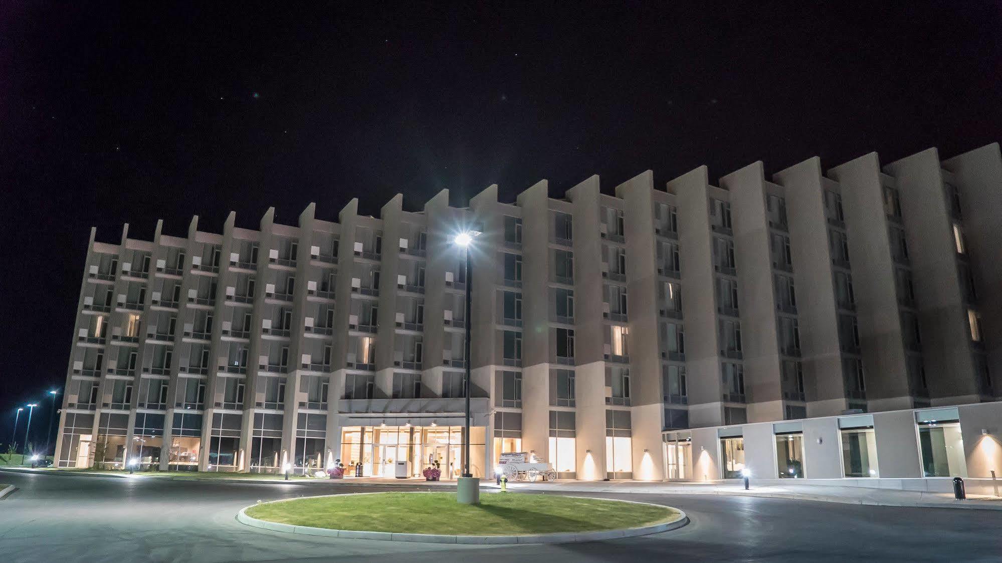 Grey Eagle Resort YYC Eksteriør bilde