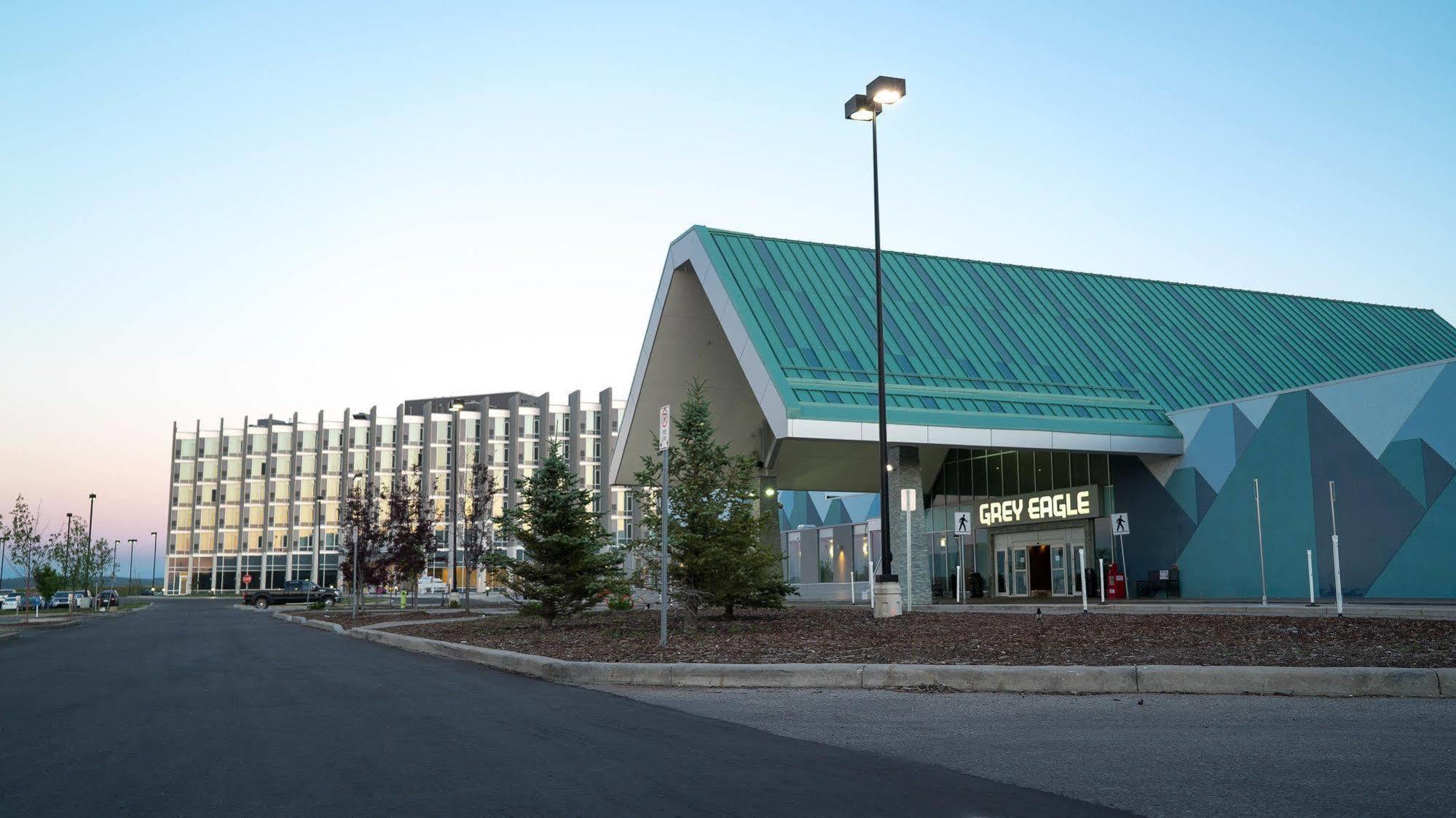 Grey Eagle Resort YYC Eksteriør bilde