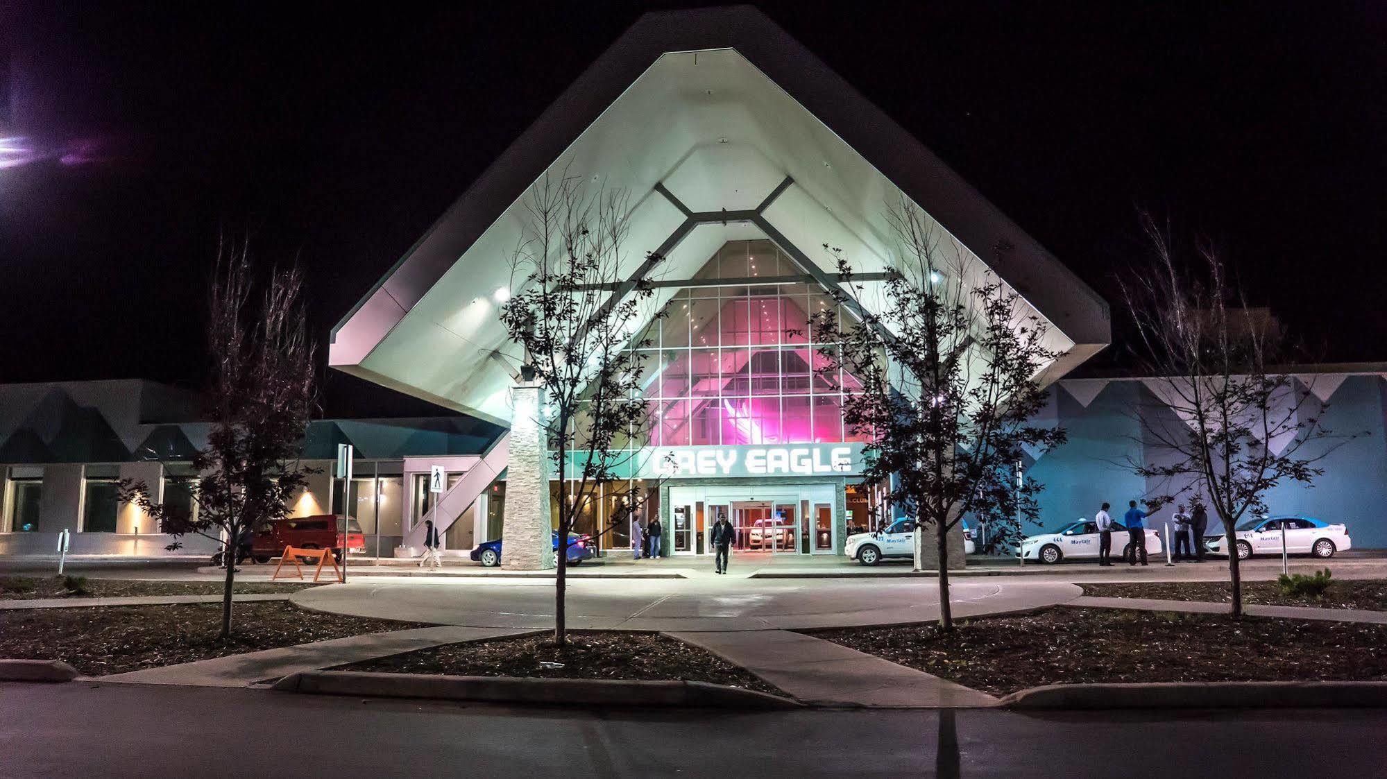 Grey Eagle Resort YYC Eksteriør bilde