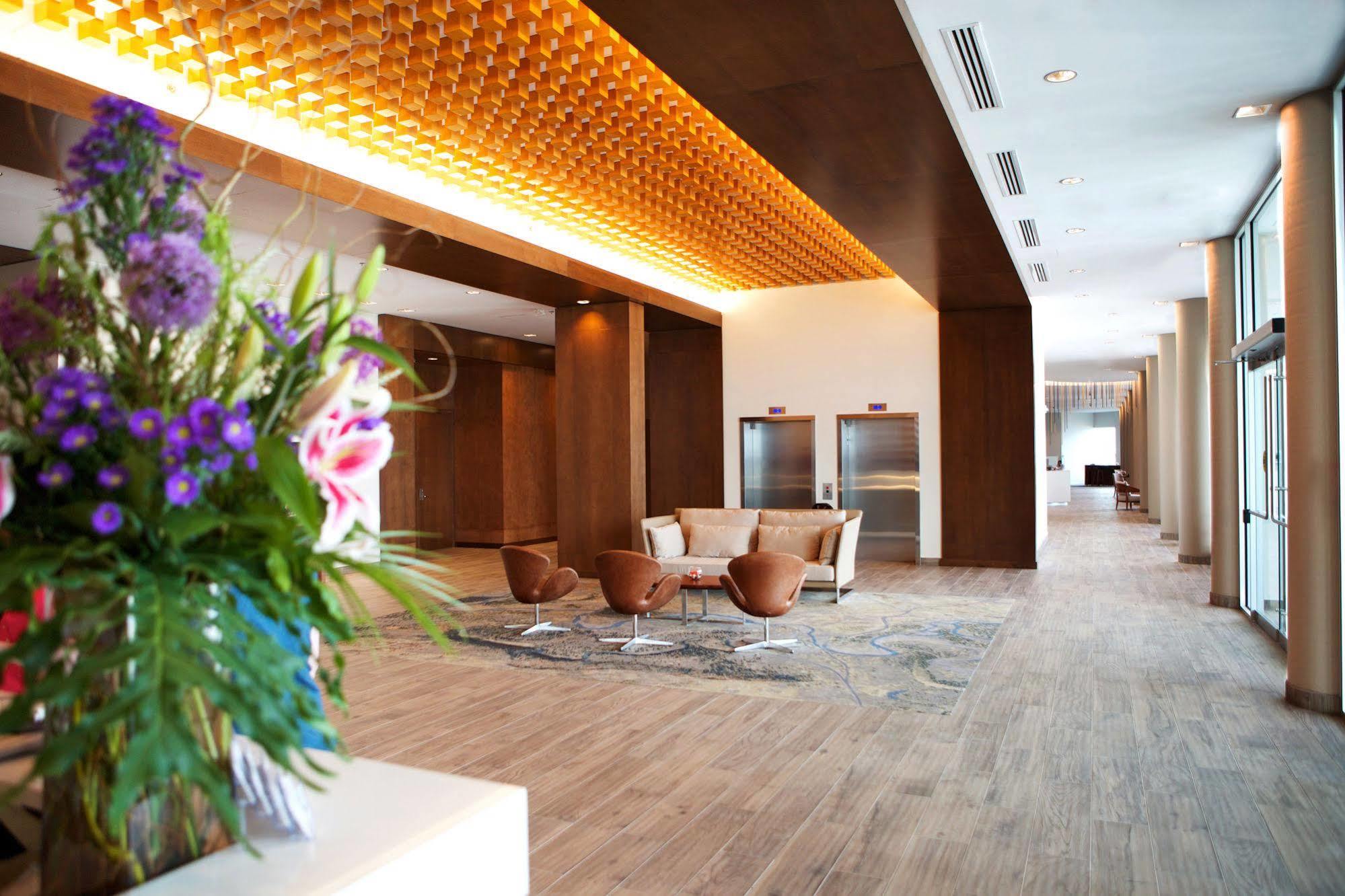 Grey Eagle Resort YYC Eksteriør bilde