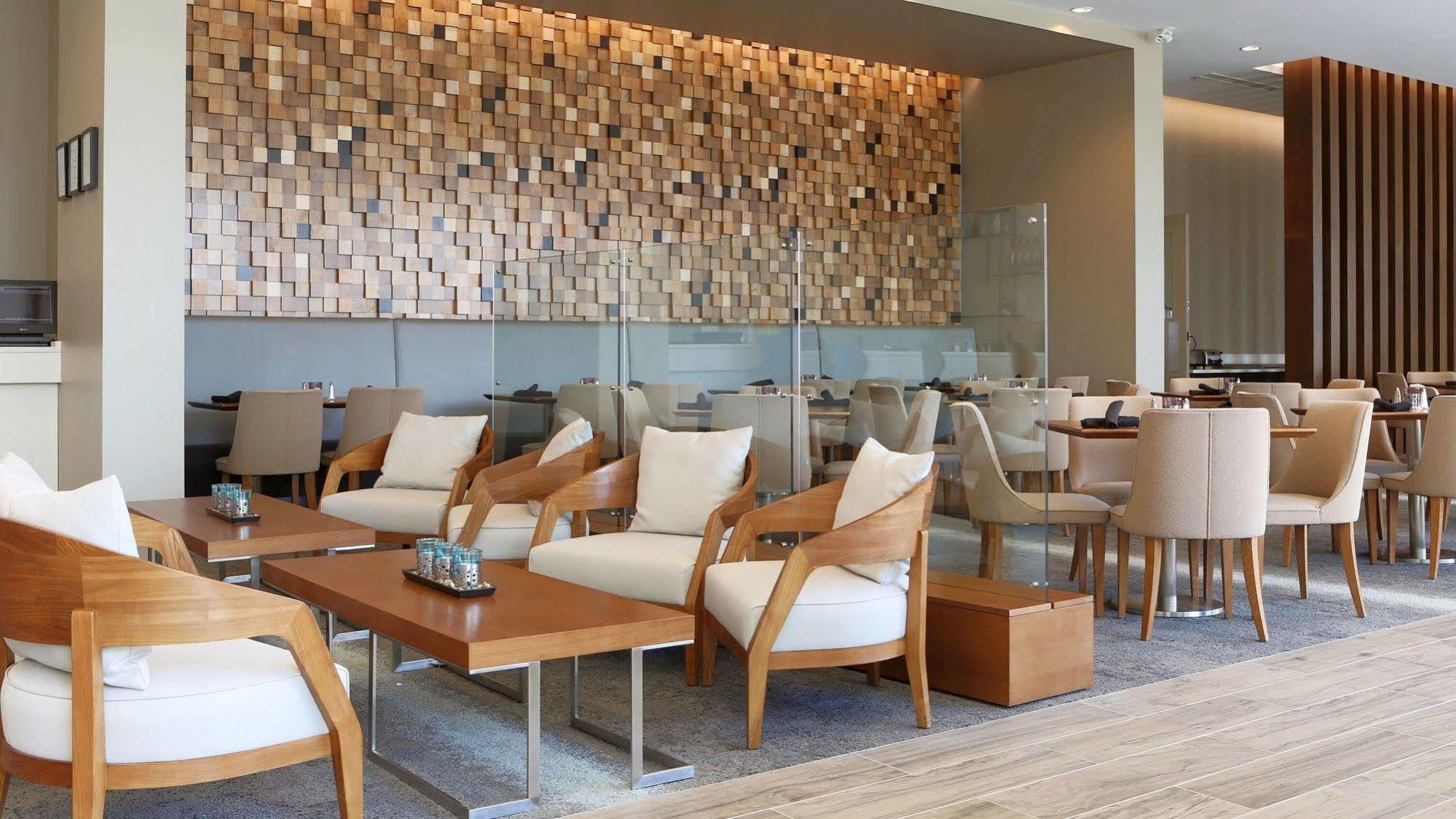 Grey Eagle Resort YYC Eksteriør bilde