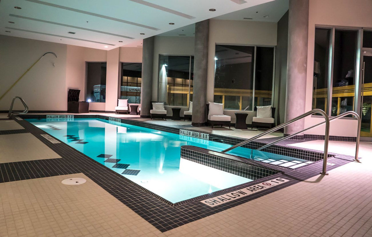 Grey Eagle Resort YYC Eksteriør bilde